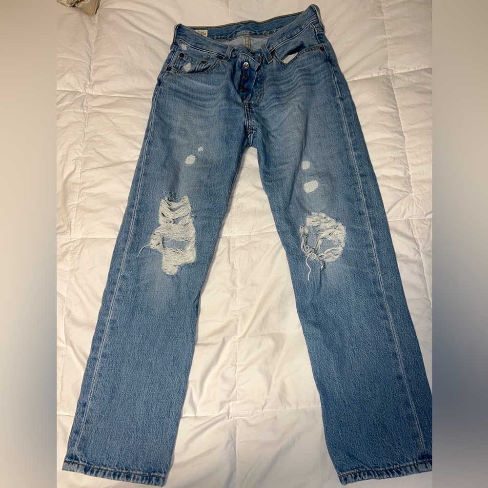 LEVI’s 501- W25 L26, distressed